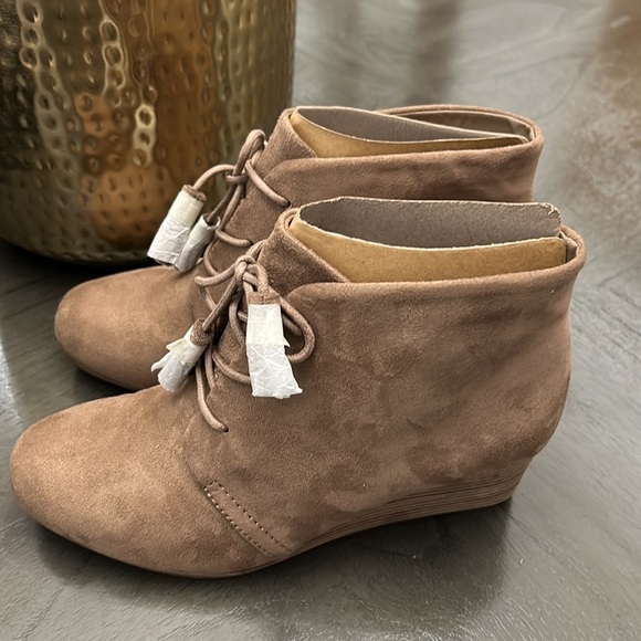 WOMEN'S DR. SCHOLLS DAKOTA WEDGE BOOTIES (WIDE) - Picture 11 of 13